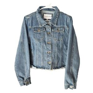Cut Off Frayed The Style Between Us Juniors Denim Short Cropped Jean Jacket M